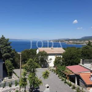 Klenovica, samostojeća kuća sa bazenom!