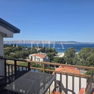 Klenovica, stan sa galerijom  80m od mora