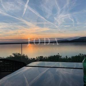 KLENOVICA, stan  u  prvom redu do mora