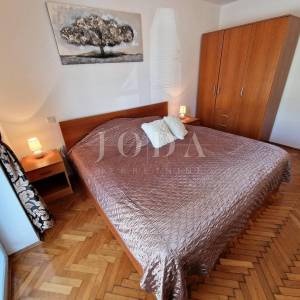 Klimno, apartman u prizemlju na mirnoj lokaciji