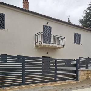 Kompletno renovirana kuća sa 3app,FUNTANA