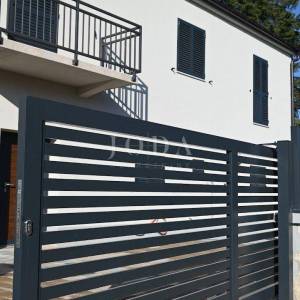 Kompletno renovirana kuća sa 3app,FUNTANA