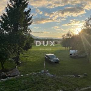 KORENICA, VISUĆ - PRILIKA! Veliki posjed s legalnim objektom