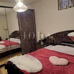 Kostelj, kuća sa potencijalom i uređenom okućnicom