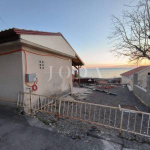 Kostrena kuća