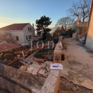 Kostrena kuća