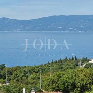 Kostrena obiteljska kuća sa 4 stana