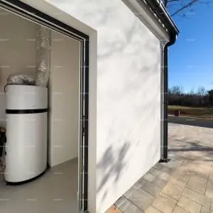 KOŽLJANI - Moderna kuća s bazenom. Blizu šume, 15 min do mora