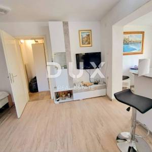 KRALJEVICA - etaža kuće s dvorištem i pogledom na more