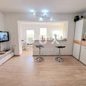 KRALJEVICA - etaža kuće s dvorištem i pogledom na more