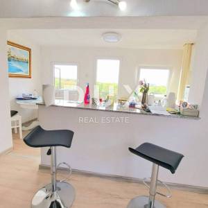 KRALJEVICA - etaža kuće s dvorištem i pogledom na more