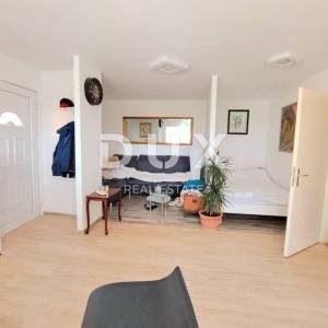 KRALJEVICA - etaža kuće s dvorištem i pogledom na more