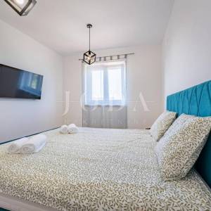 Krk, Dobrinj, kuća mediteranskog stila s grijanim bazenom