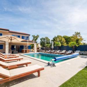 Krk, Dobrinj, kuća mediteranskog stila s grijanim bazenom
