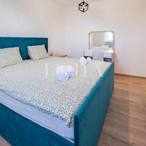 Krk, Dobrinj, kuća mediteranskog stila s grijanim bazenom