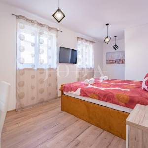 Krk, Dobrinj, kuća mediteranskog stila s grijanim bazenom