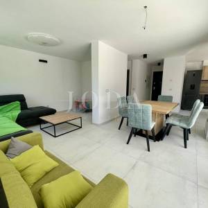 Krk - dvoetažni apartman s bazenom i pogledom na more                         
