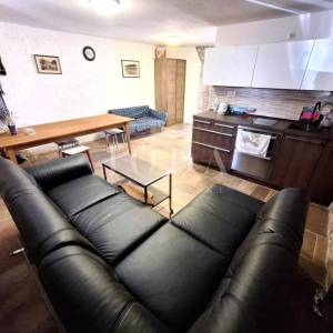 Kuća blizu mora s dva apartmana - Punat