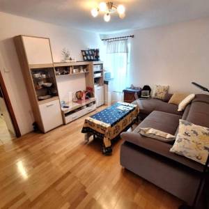 Kuća blizu mora s dva apartmana - Punat