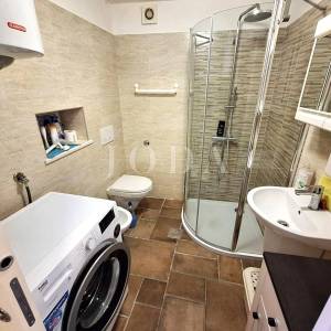 Kuća blizu mora s dva apartmana - Punat