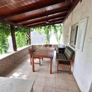 Kuća blizu mora s dva apartmana - Punat