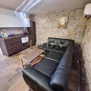 Kuća blizu mora s dva apartmana - Punat