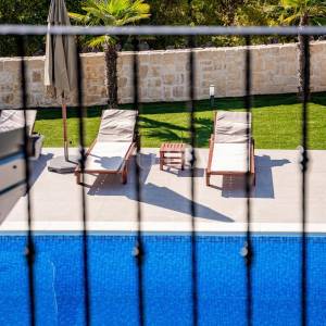 Kuća mediteranskog stila s bazenom, okolica Dobrinja - otok Krk