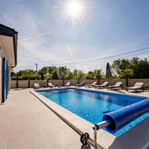 Kuća mediteranskog stila s bazenom, okolica Dobrinja - otok Krk