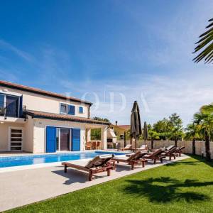 Kuća mediteranskog stila s bazenom, okolica Dobrinja - otok Krk