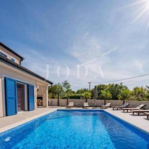 Kuća mediteranskog stila s bazenom, okolica Dobrinja - otok Krk