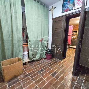 KUĆA NA BRIJEGU, PEŠĆENICA VINIČKA