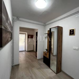 Kuća na prodaju blizu Malinske s pet apartmana