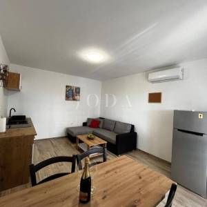 Kuća na prodaju blizu Malinske s pet apartmana