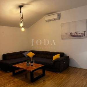 Kuća na prodaju blizu Malinske s pet apartmana