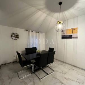 Kuća na prodaju blizu Malinske s pet apartmana