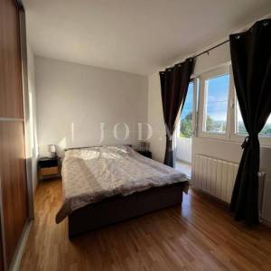 Kuća na prodaju blizu Malinske s pet apartmana