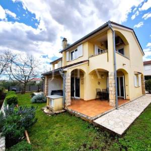Kuća na TOP lokaciji, blizu mora - Malinska