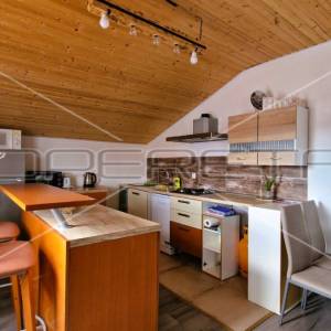 Kuća s 2 stana, garaža, pogled, 300 m od mora, Kruševo,  233 m2, 