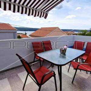 Kuća s 2 stana, garaža, pogled, 300 m od mora, Kruševo,  233 m2,
