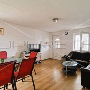 Kuća s 2 stana, garaža, pogled, 300 m od mora, Kruševo,  233 m2, 