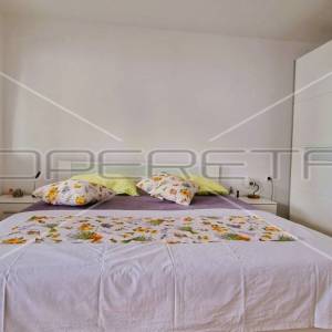 Kuća s 2 stana, garaža, pogled, 300 m od mora, Kruševo,  233 m2, 