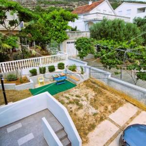 Kuća s 2 stana, garaža, pogled, 300 m od mora, Kruševo,  233 m2, 