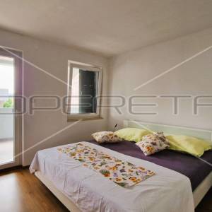 Kuća s 2 stana, garaža, pogled, 300 m od mora, Kruševo,  233 m2, 