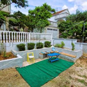 Kuća s 2 stana, garaža, pogled, 300 m od mora, Kruševo,  233 m2, 