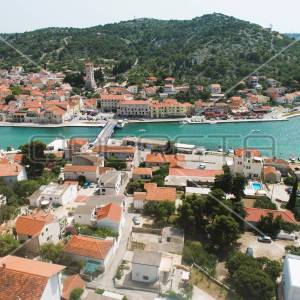 Kuća s 4 apartmana, pogled na more, garaža, dvorište, Tisno, 290 m2