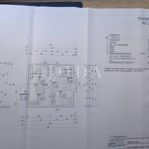 Kuća s bazenom i pomoćnim objektom