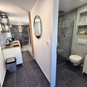 Kuća s bazenom u fazi renovacije, otok Krk
