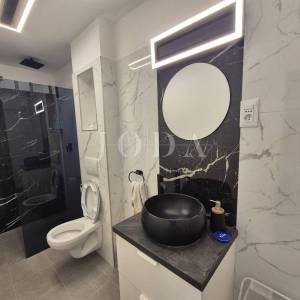 Kuća s bazenom u fazi renovacije, otok Krk