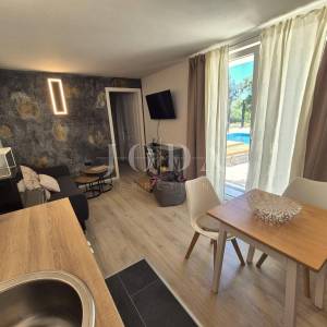 Kuća s bazenom u fazi renovacije, otok Krk