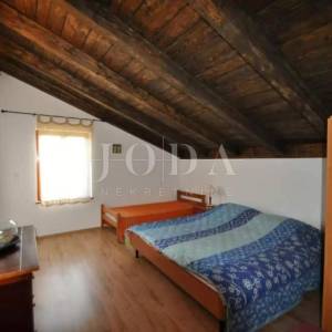 Kuća s dva apartmana u prirodi, okolica Vrbnika